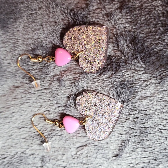 🩷 3/$15 Pink Heart Earrings with Gold Accents NWOT - Picture 3 of 3